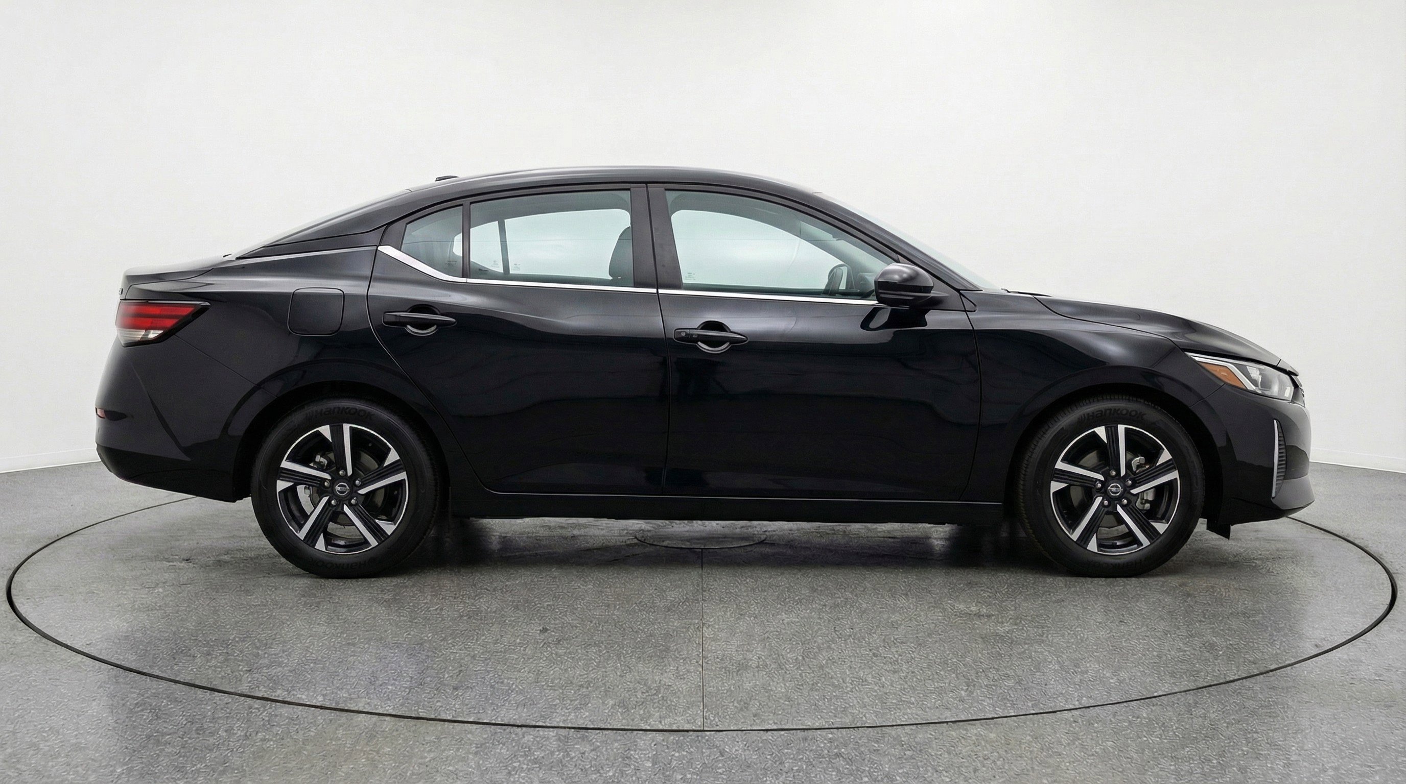 Used 2025 Nissan Sentra SV image 11