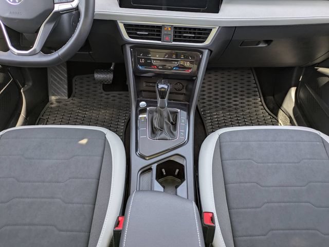 Used 2025 Volkswagen Taos SE FWD image 20