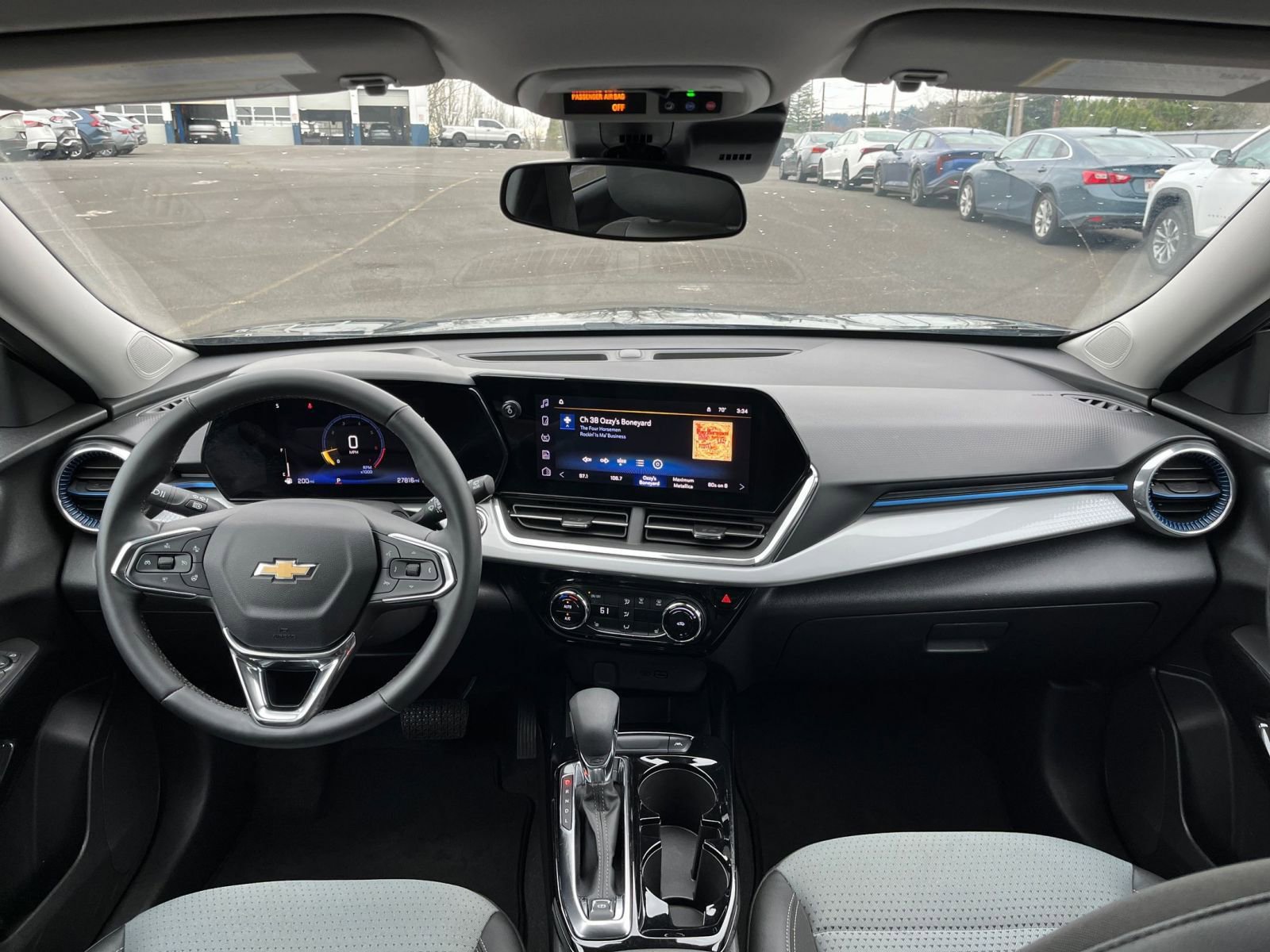 Used 2025 Chevrolet Trax LT w/ LT Convenience Package FWD image 32