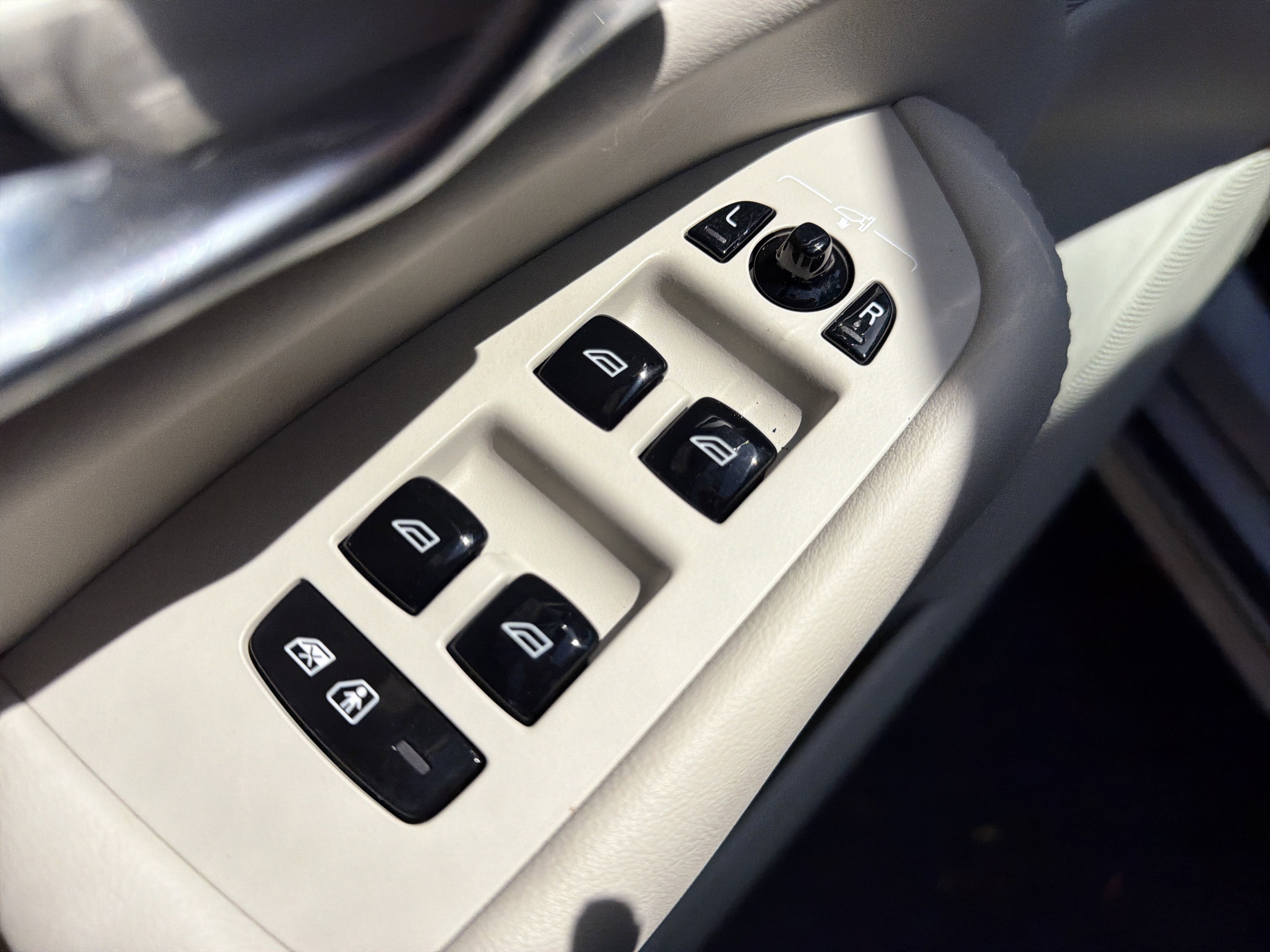 Certified 2023 Volvo XC90 T8 Ultimate w/ Protection Package image 15