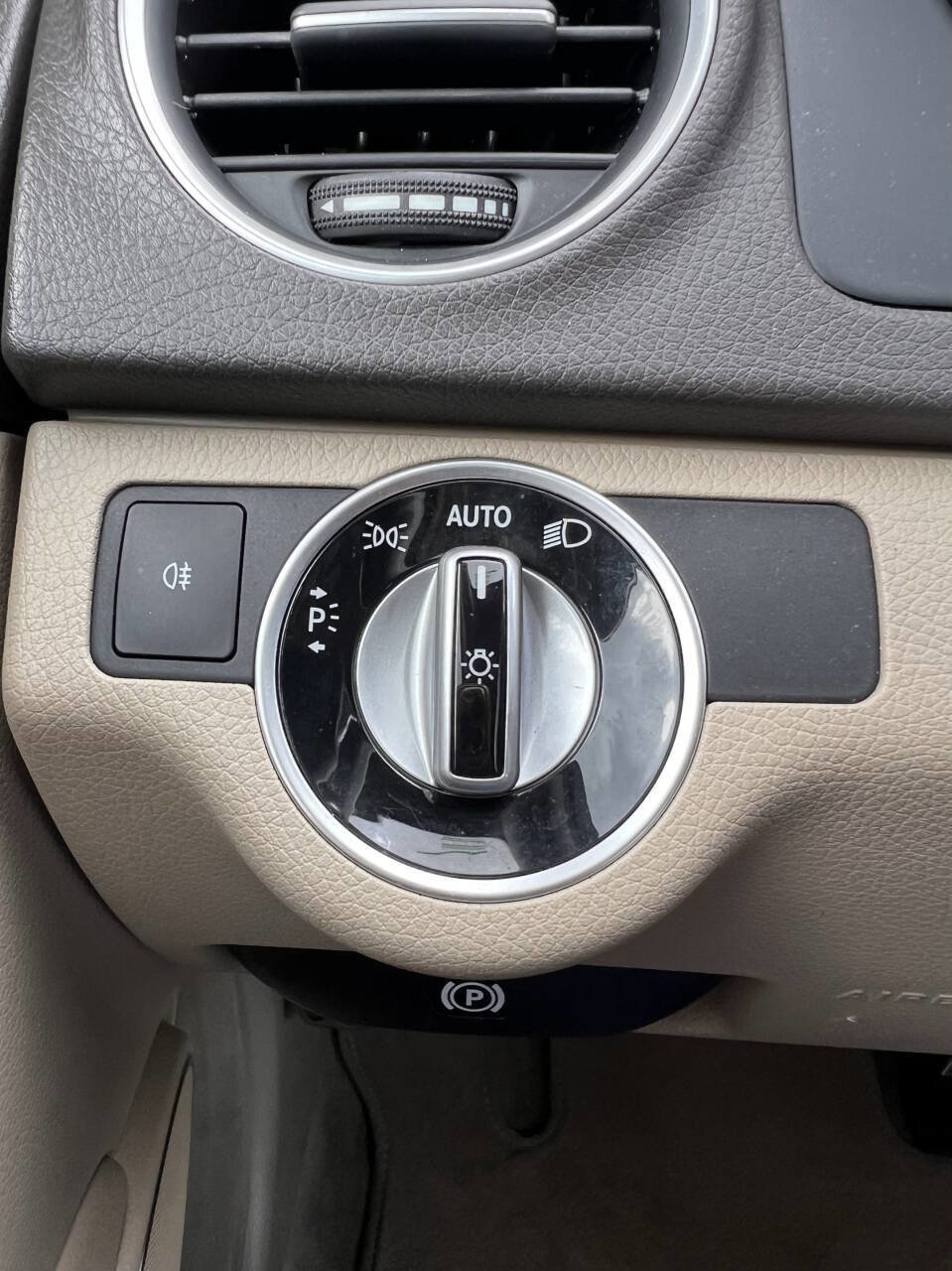 Used 2014 Mercedes-Benz C 250 Sedan image 20