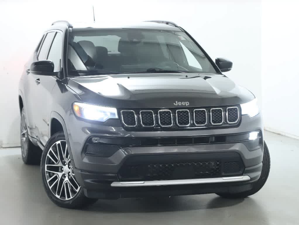 Used 2023 Jeep Compass Limited w/ Elite Group AWD/4WD image 2