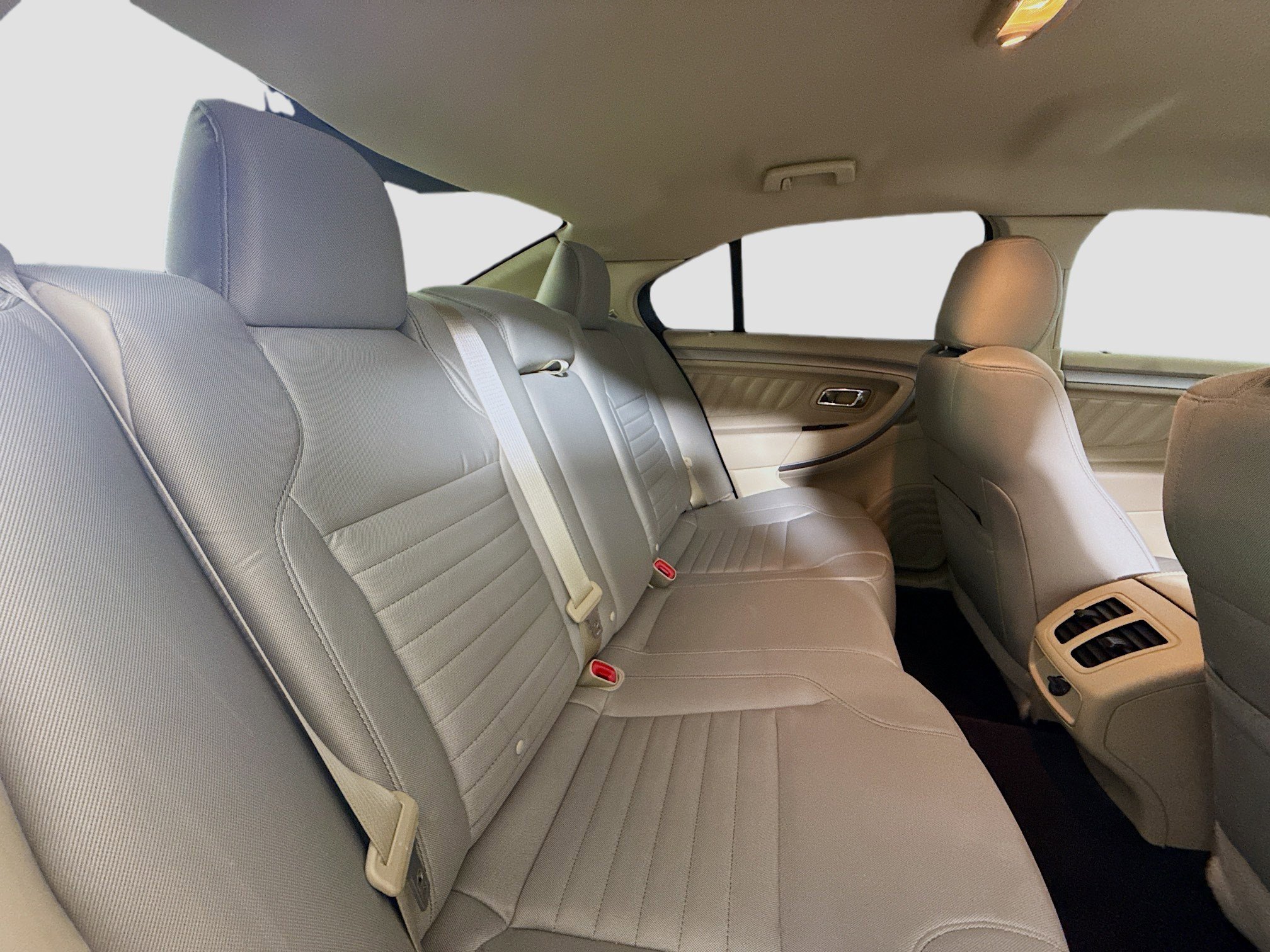 Used 2017 Ford Taurus SE image 26