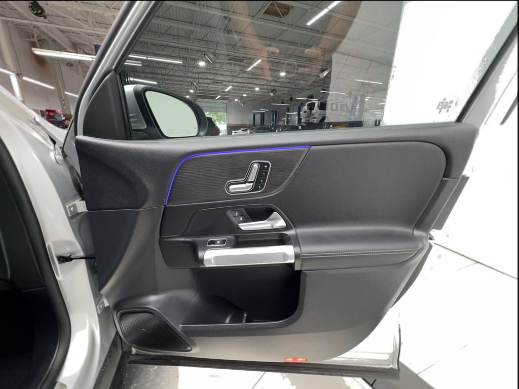 Used 2023 Mercedes-Benz EQB 300 4MATIC w/ Exclusive Package image 31