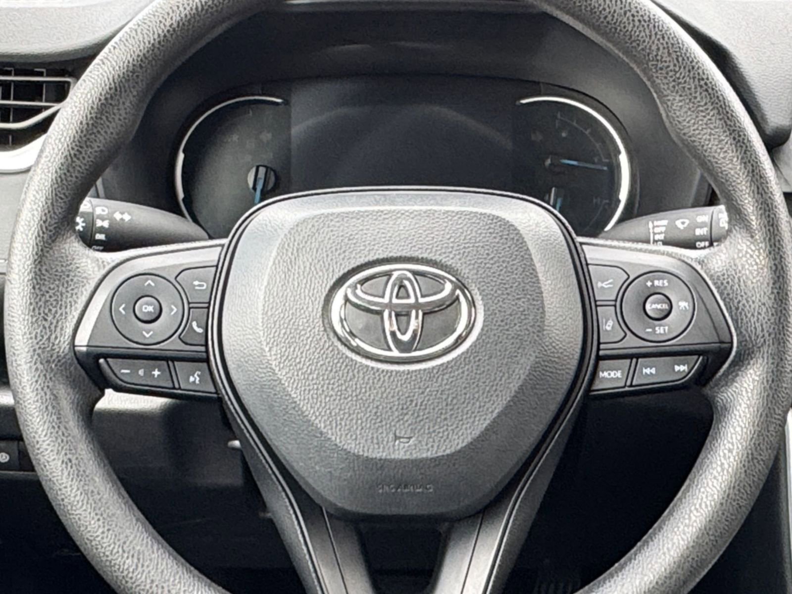 Used 2025 Toyota RAV4 LE image 27