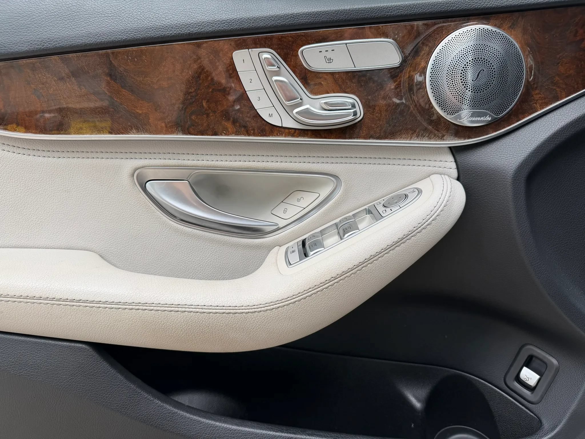 Used 2015 Mercedes-Benz C 300 4MATIC Sedan image 9