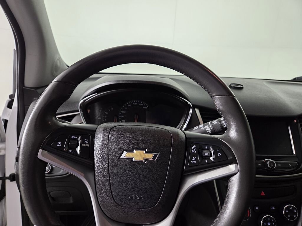 Used 2020 Chevrolet Trax LT w/ Redline Edition image 16