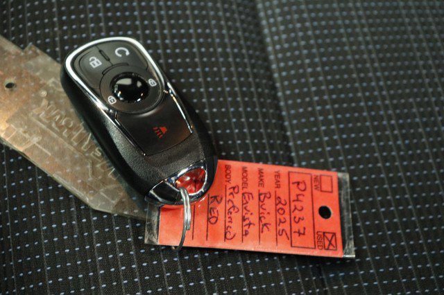 Used 2025 Buick Envista Preferred w/ Convenience II Package FWD image 32