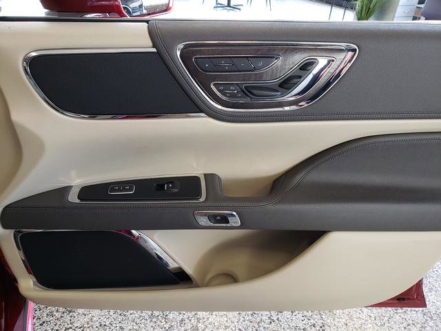 Used 2019 Lincoln Continental Select w/ Continental Climate Package image 20