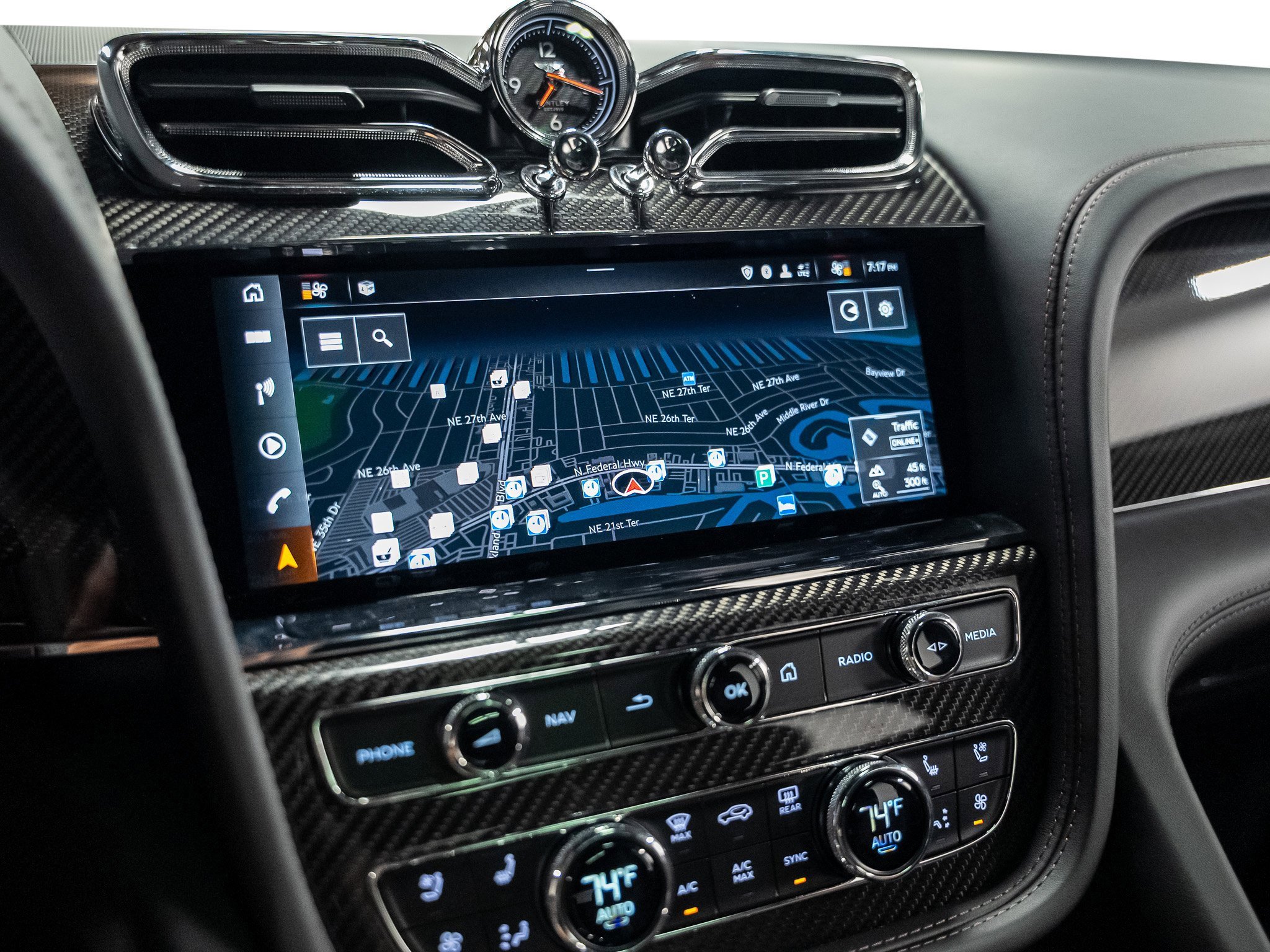 Used 2022 Bentley Bentayga image 49