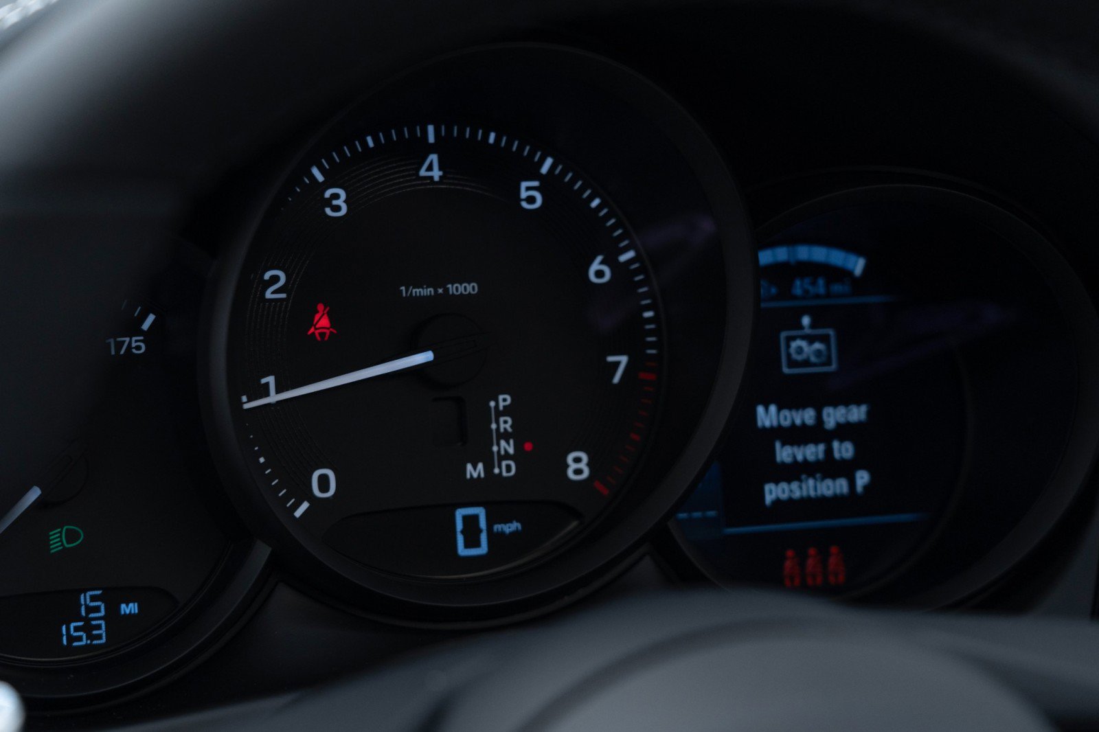 Certified 2025 Porsche Macan AWD/4WD image 24