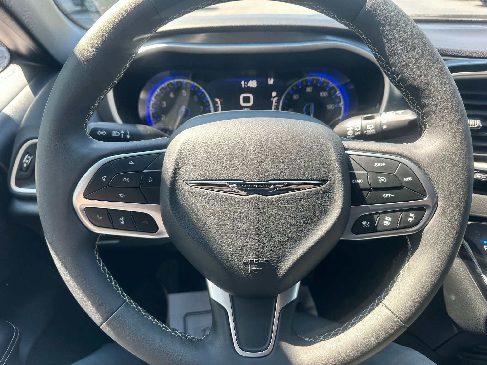 Used 2025 Chrysler Pacifica Select image 25
