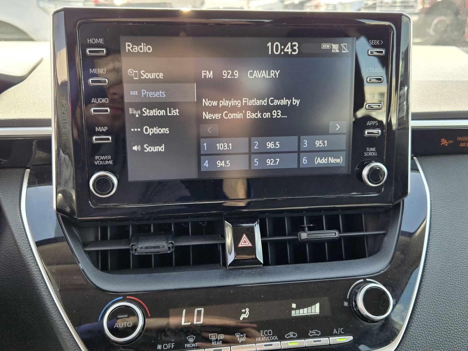 Used 2020 Toyota Corolla LE FWD image 15