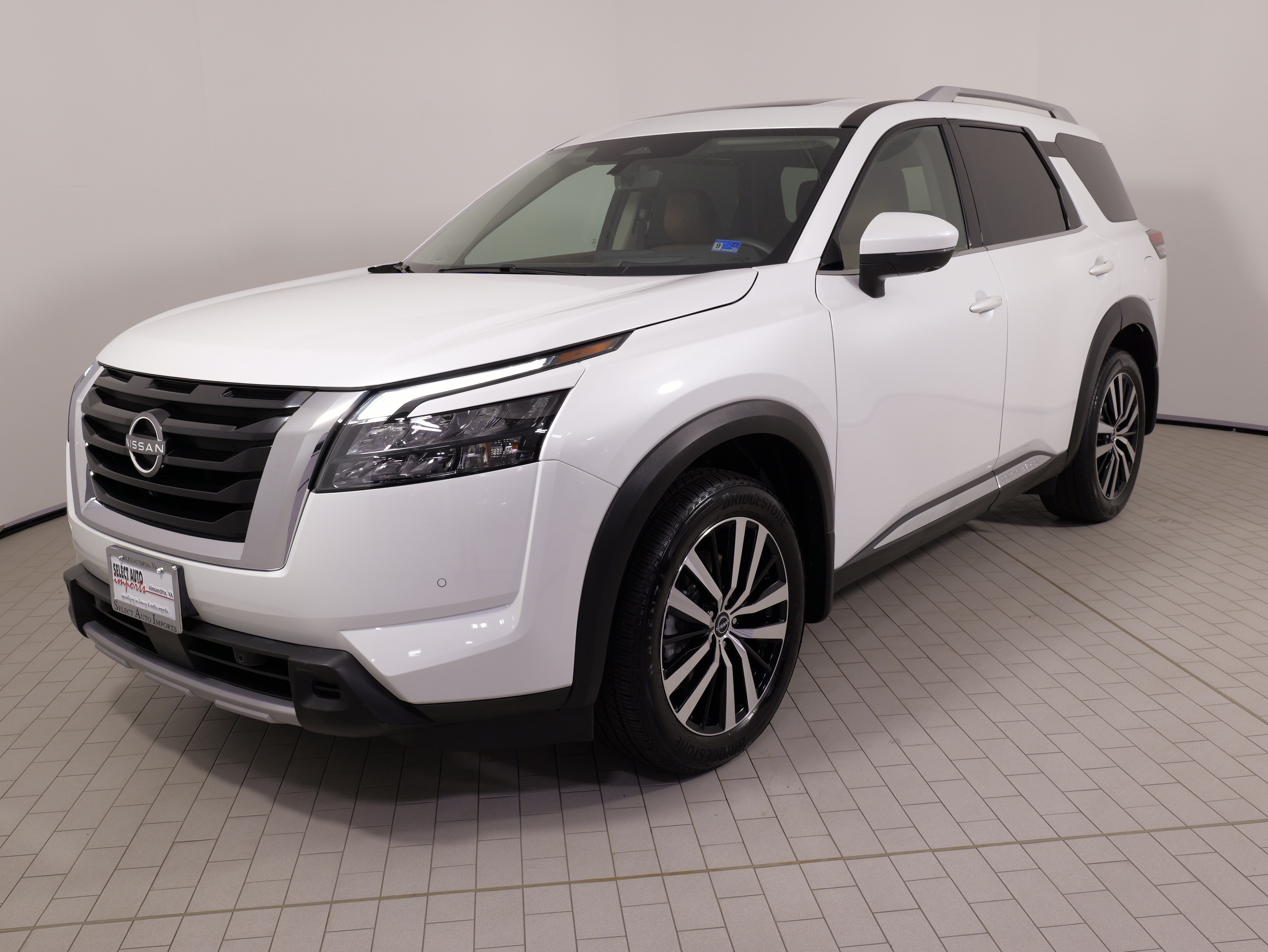 Used 2025 Nissan Pathfinder Platinum AWD/4WD image 4