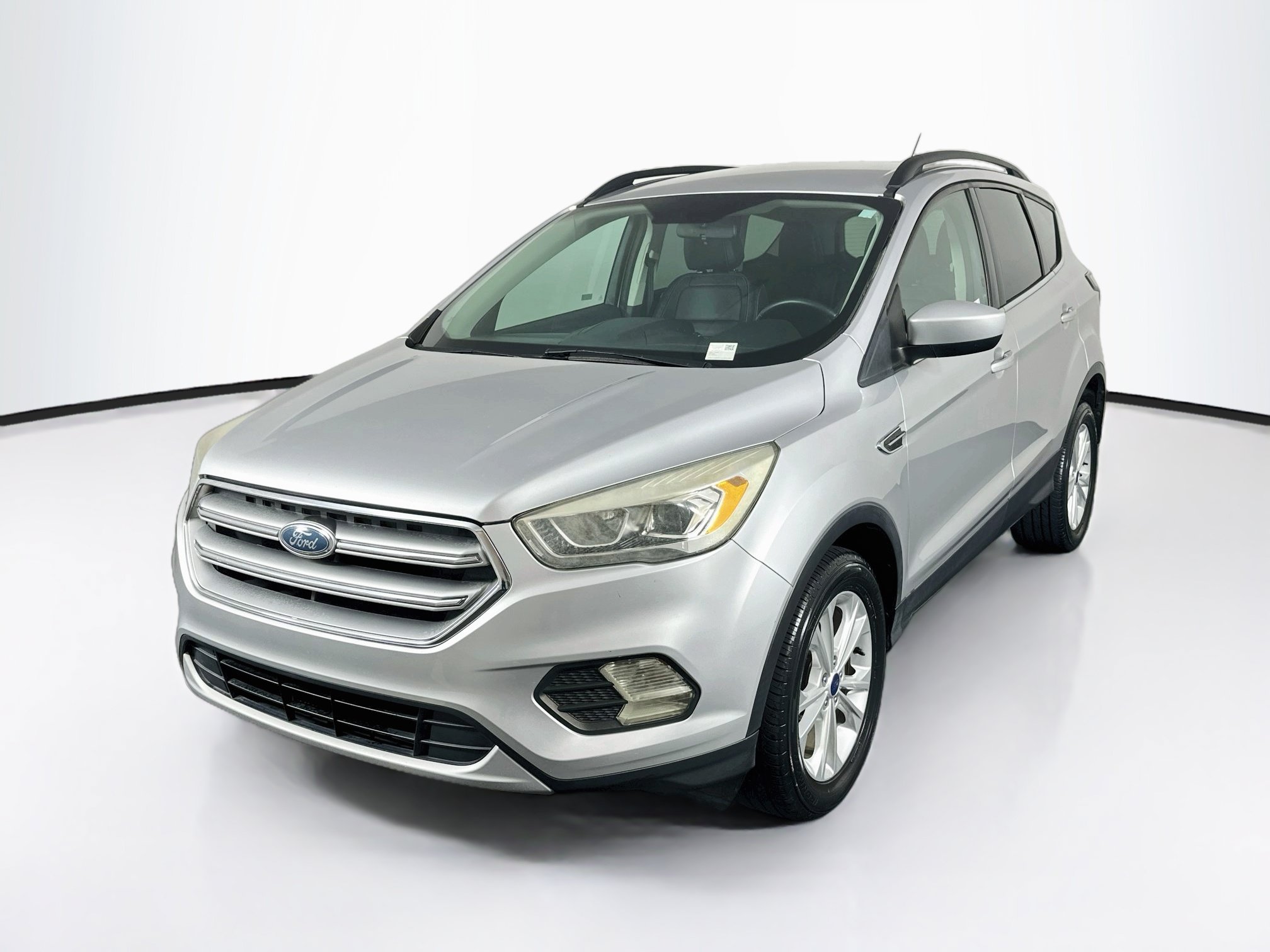 Used 2017 Ford Escape SE w/ SE Leather Comfort Package FWD image 3