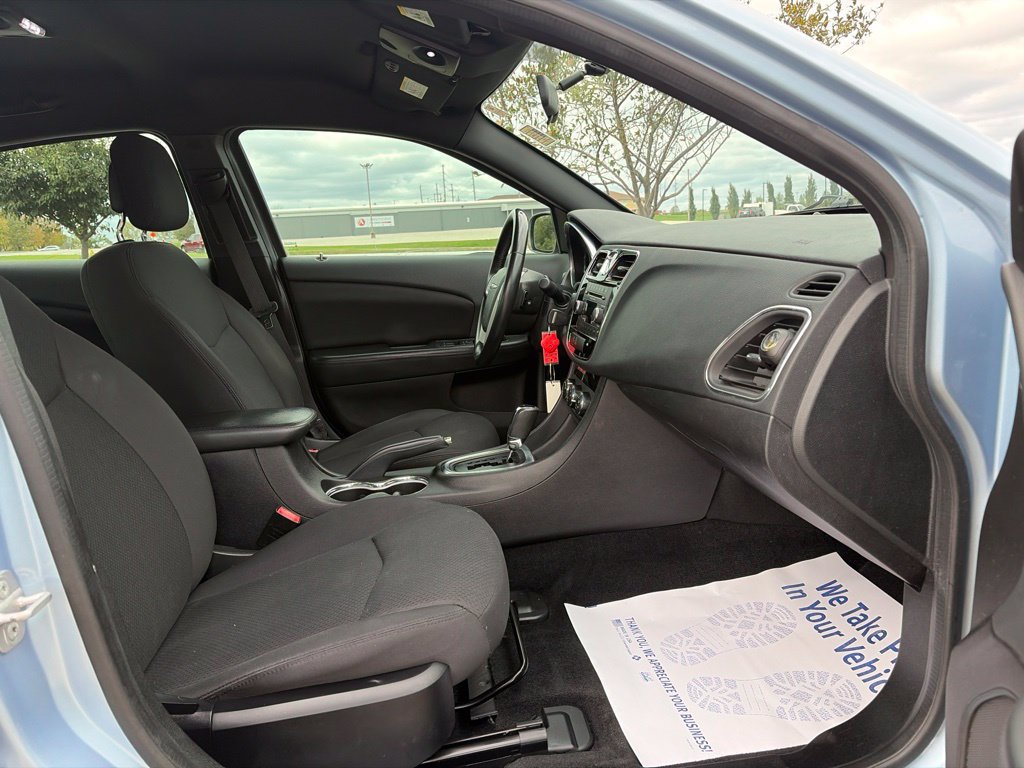 Used 2014 Chrysler 200 Touring FWD image 21
