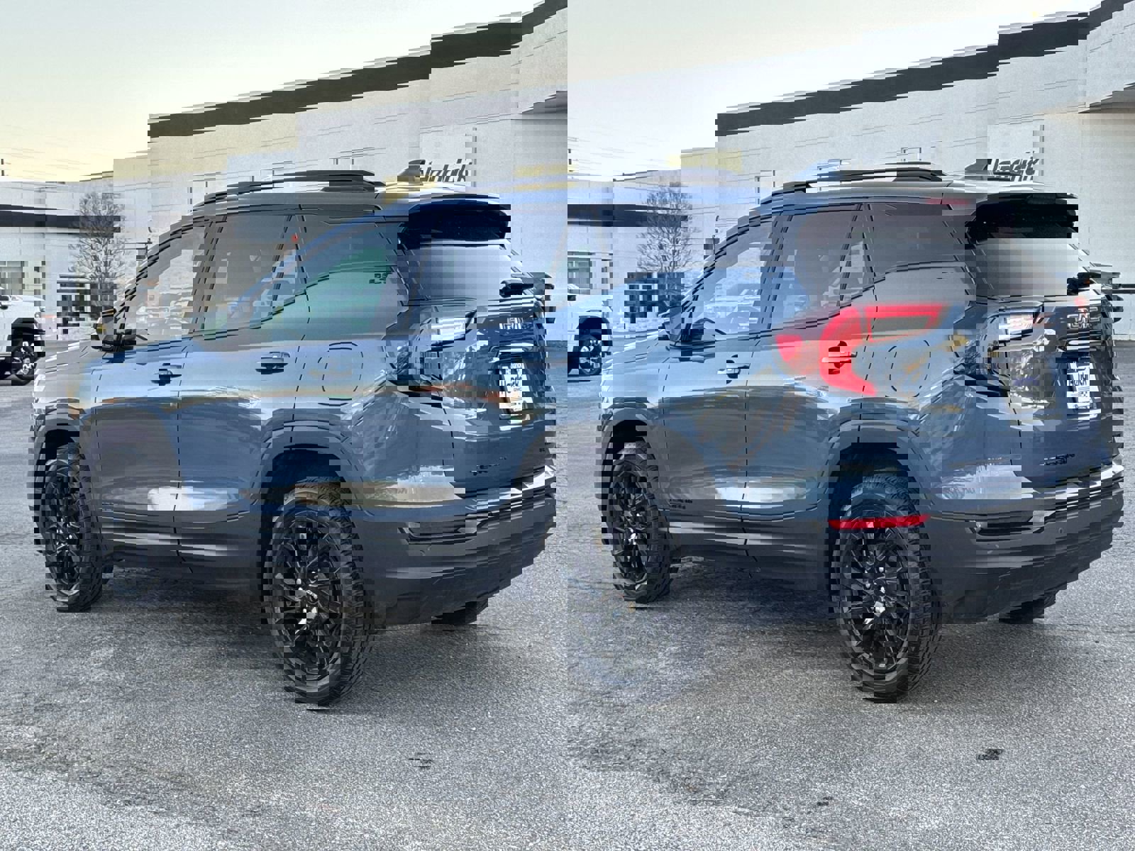 Used 2024 GMC Terrain SLT w/ Tech Package image 8