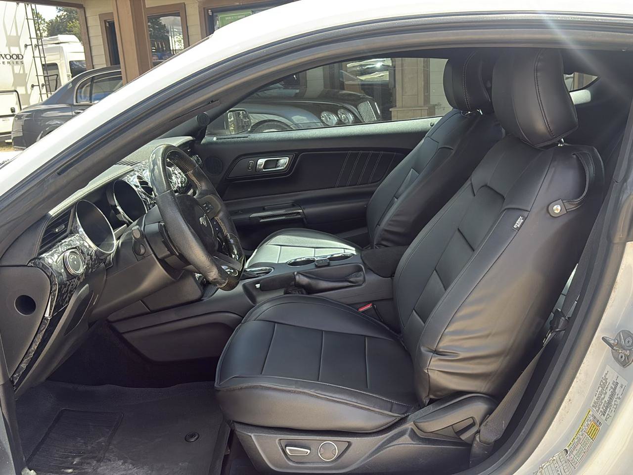 Used 2017 Ford Mustang Premium RWD image 9