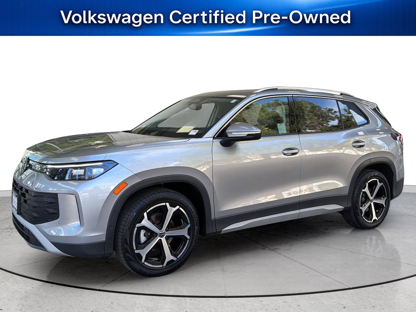 Certified 2026 Volkswagen Tiguan SE w/ Panoramic Sunroof Package FWD image 1