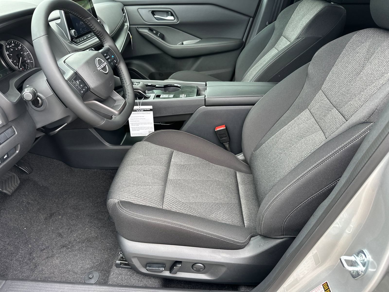 New 2025 Nissan Rogue SV image 10