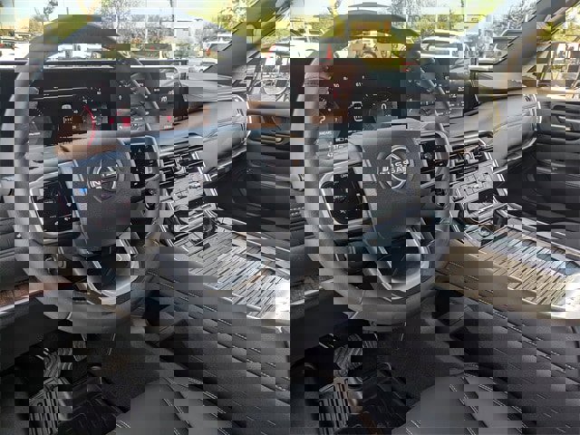 Used 2025 Nissan Armada SL image 22