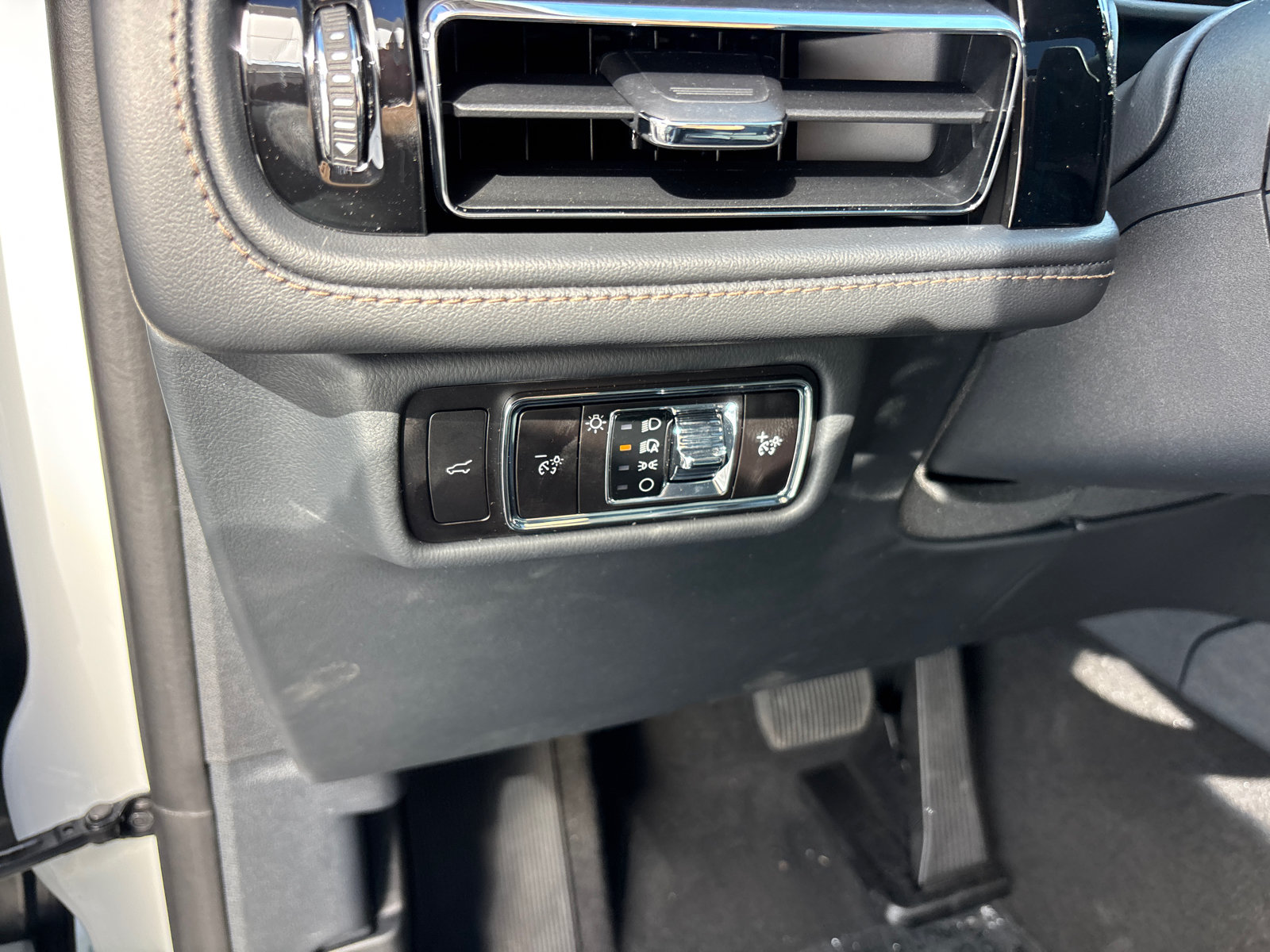 New 2027 Lincoln Aviator AWD w/ Jet Appearance Package image 13