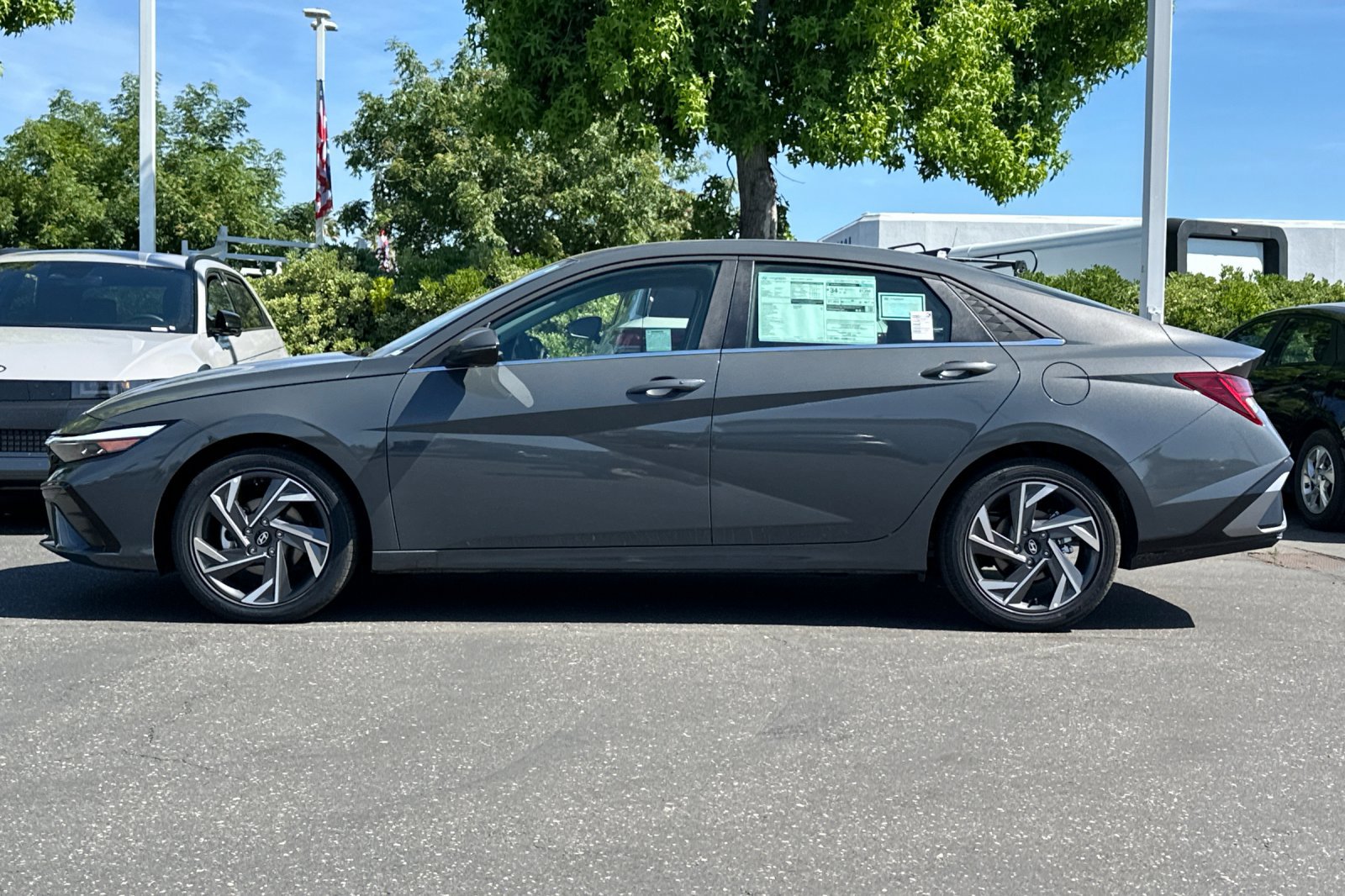 New 2026 Hyundai Elantra Limited FWD image 7