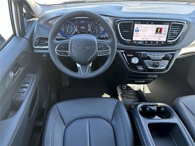 New 2025 Chrysler Pacifica Select image 19