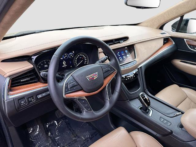 Used 2017 Cadillac XT5 Platinum w/ Driver Assist Package image 9