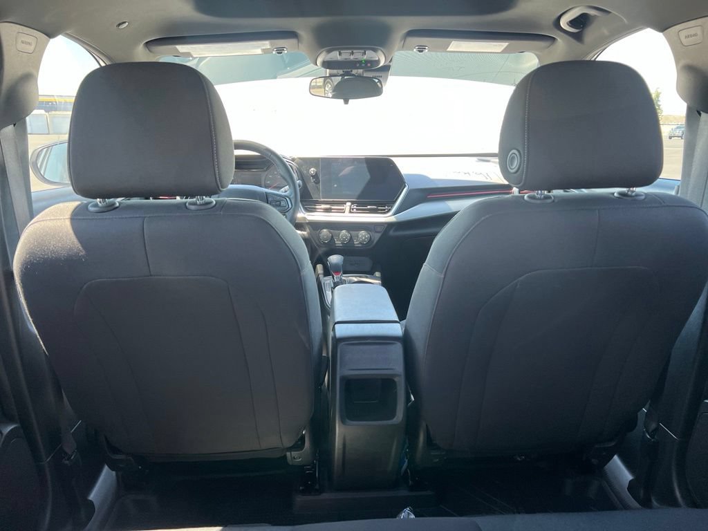 Used 2025 Chevrolet Trax RS w/ Sunroof Package FWD image 8