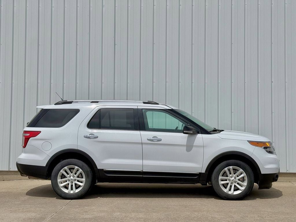Used 2014 Ford Explorer XLT w/ Equipment Group 202A AWD/4WD image 7