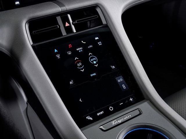 Used 2023 Porsche Taycan image 18