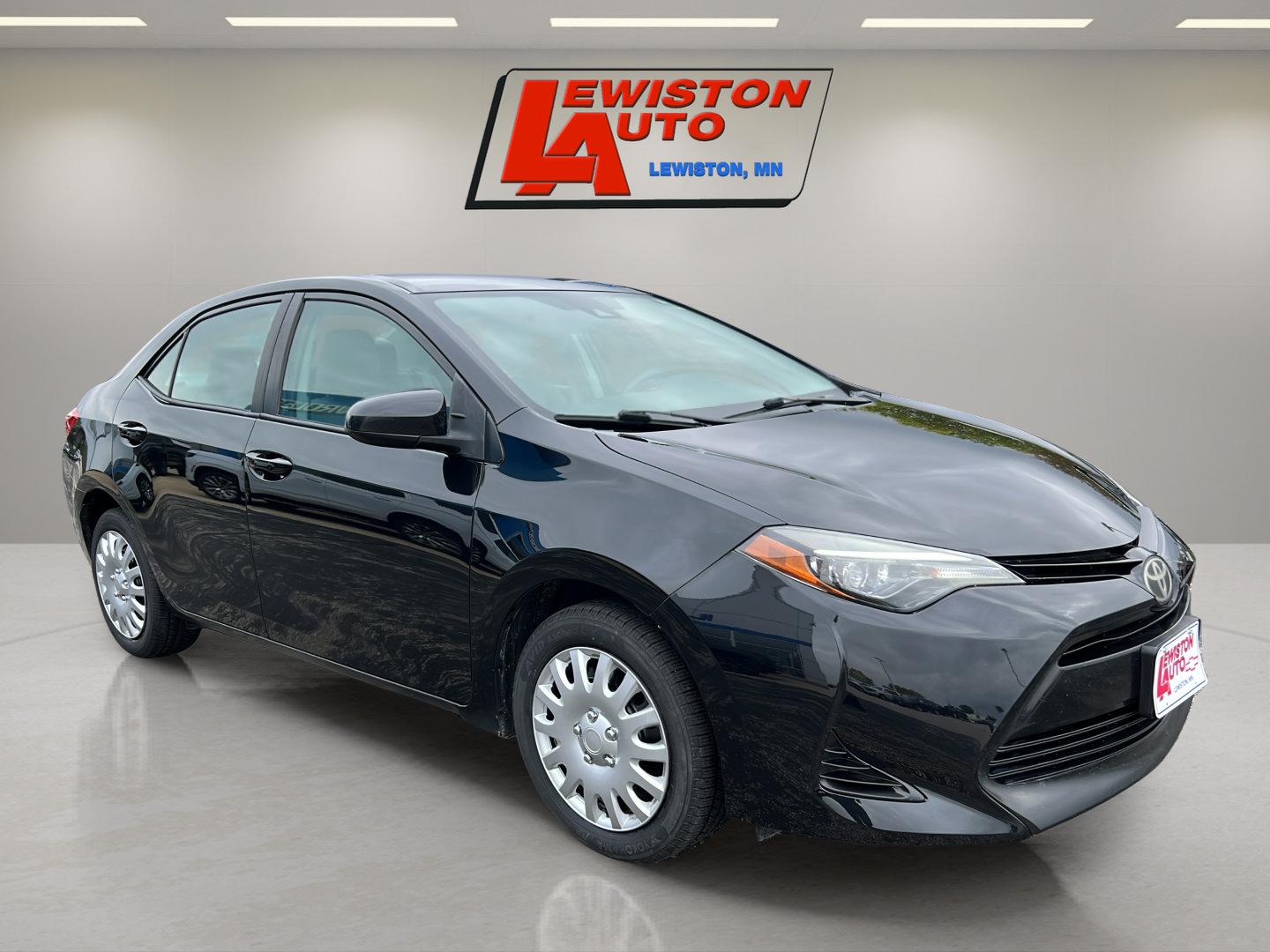Used 2017 Toyota Corolla LE w/ Carpet Mat Package (TMS) FWD image 14