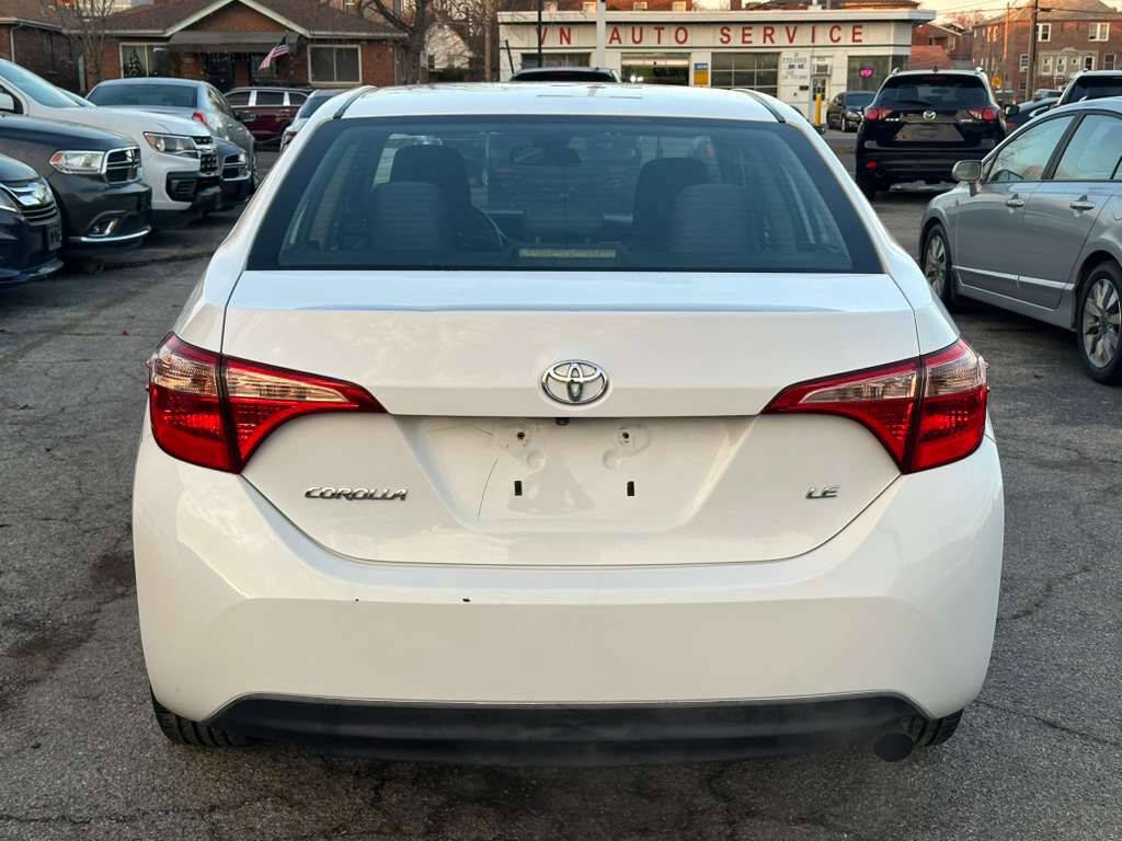 Used 2018 Toyota Corolla LE image 9