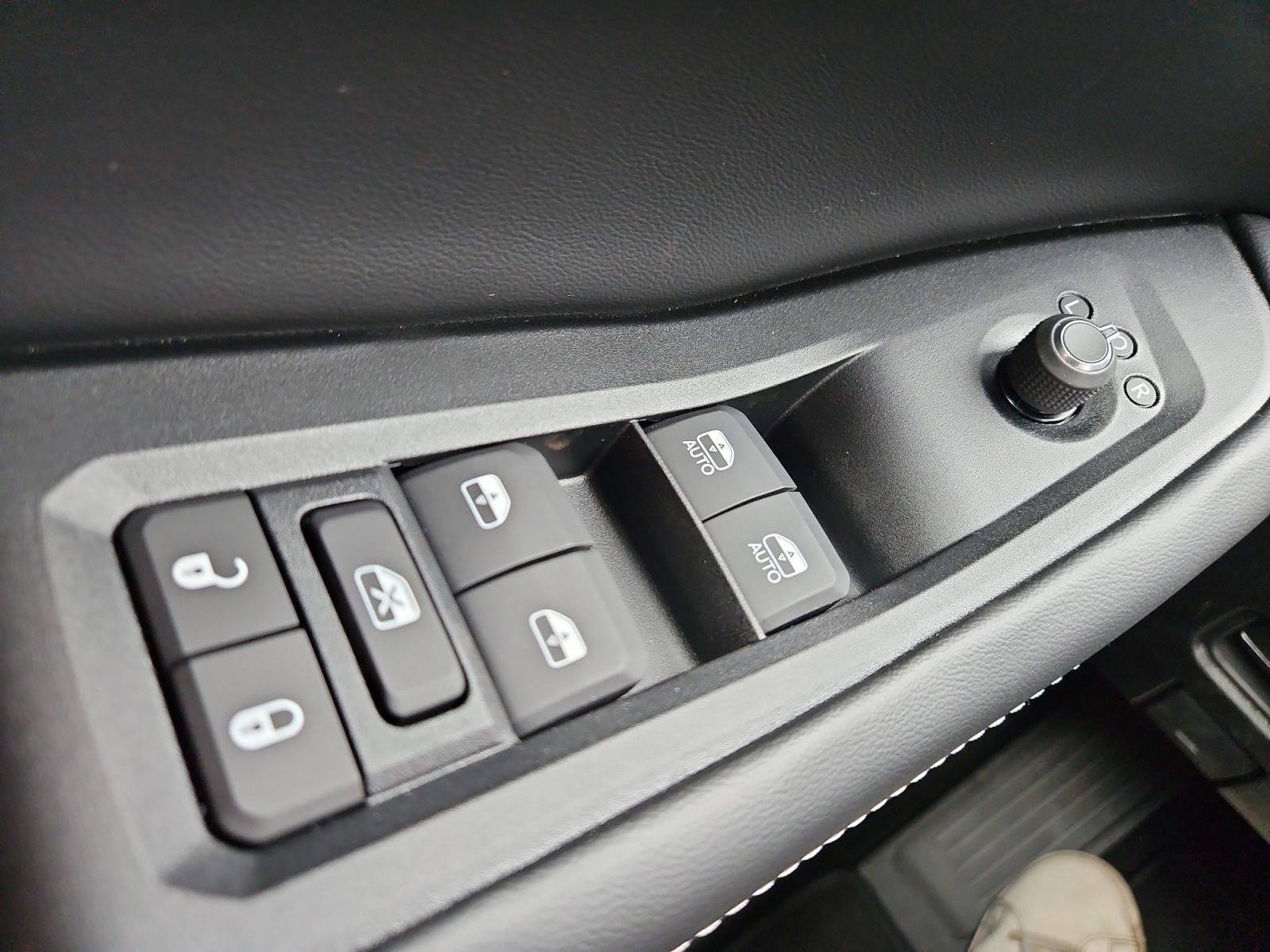 New 2025 Jeep Grand Cherokee L Laredo AWD/4WD image 22
