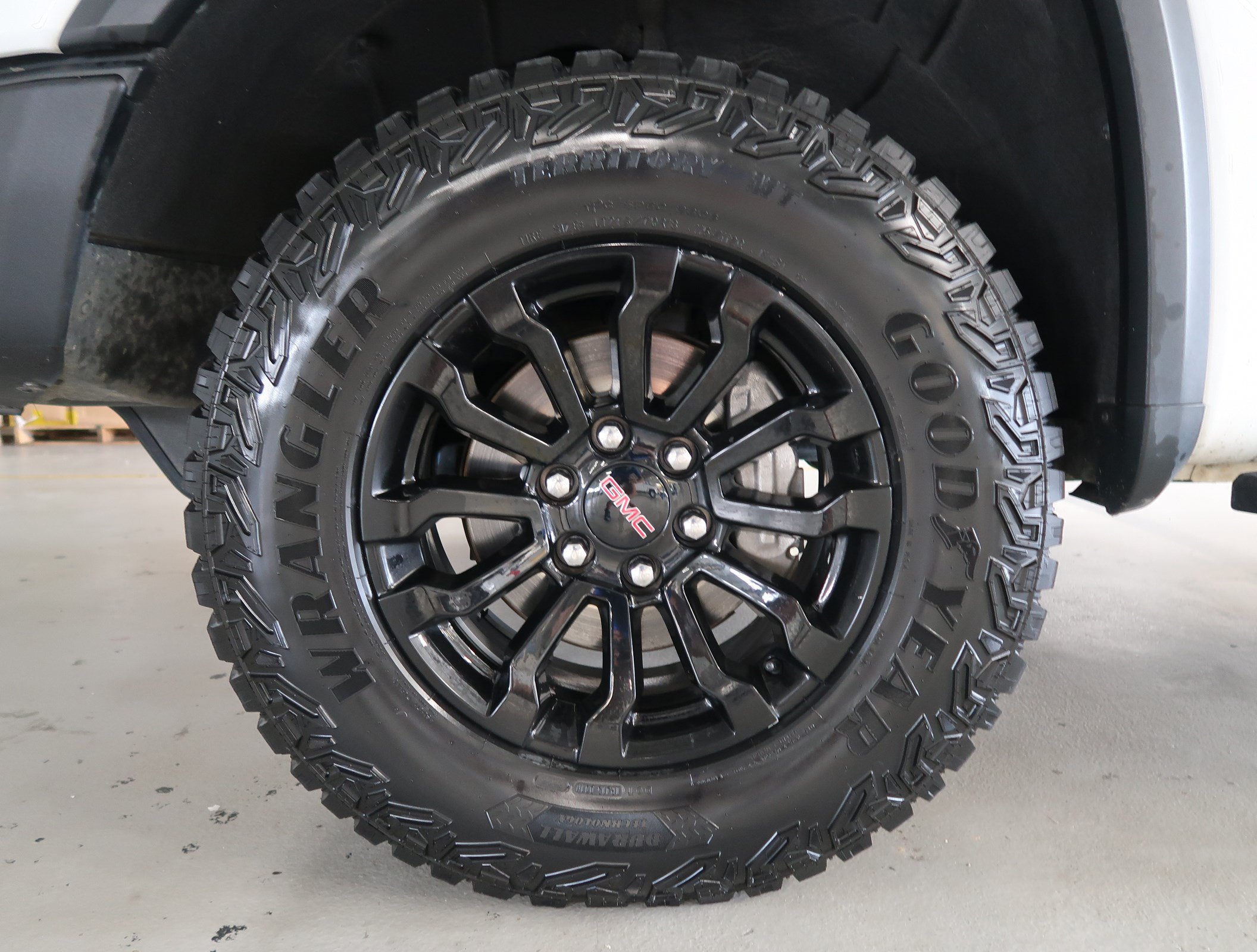 Used 2023 GMC Sierra 1500 AT4X AWD/4WD image 13