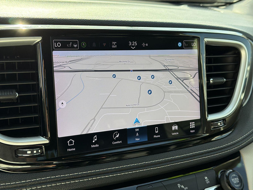Used 2024 Chrysler Pacifica Limited FWD image 13