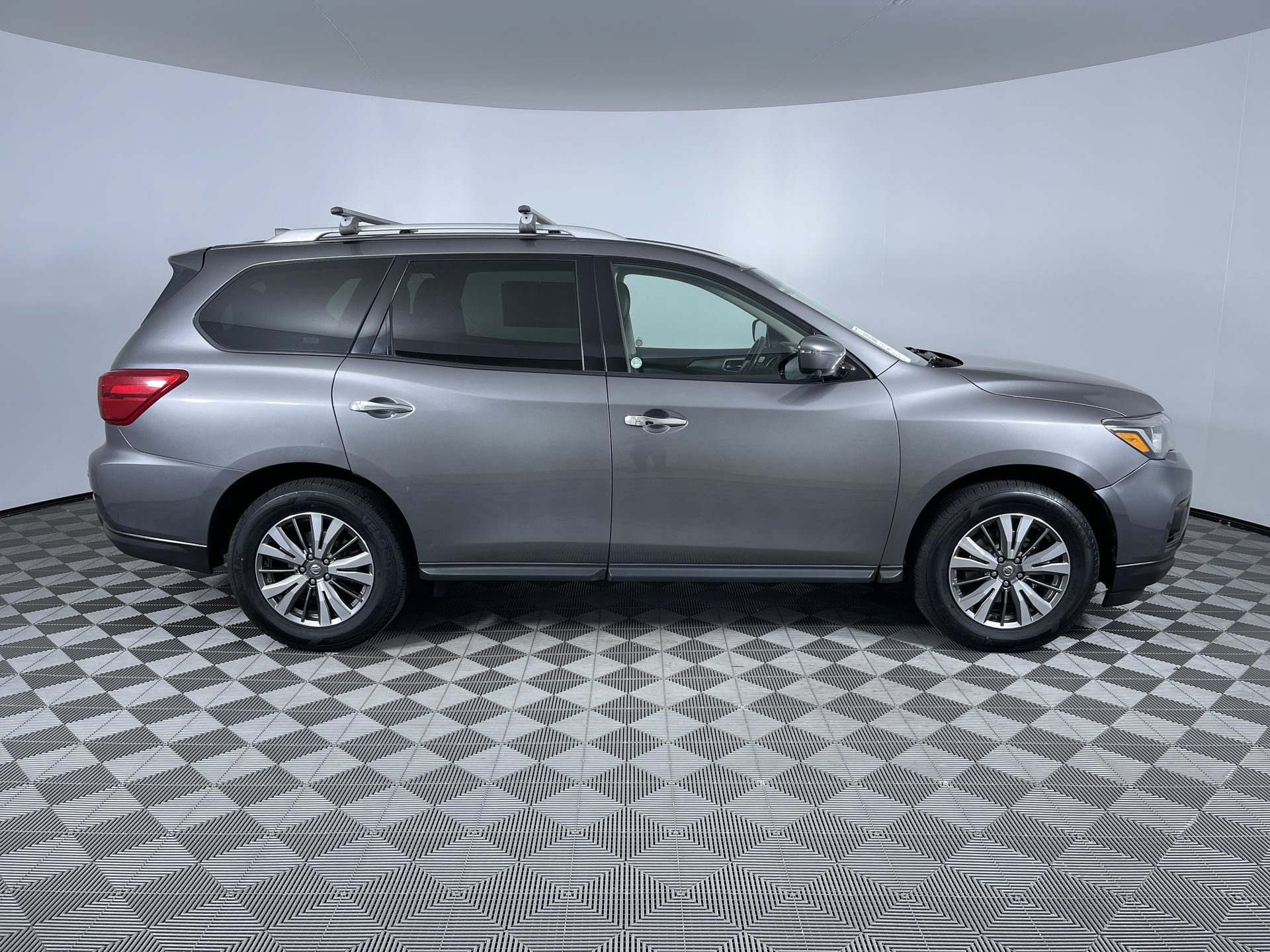 Used 2020 Nissan Pathfinder SL AWD/4WD image 10
