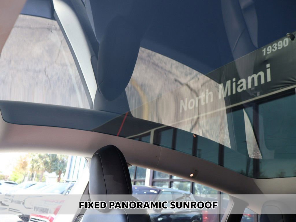 Used 2022 Tesla Model Y Long Range image 4