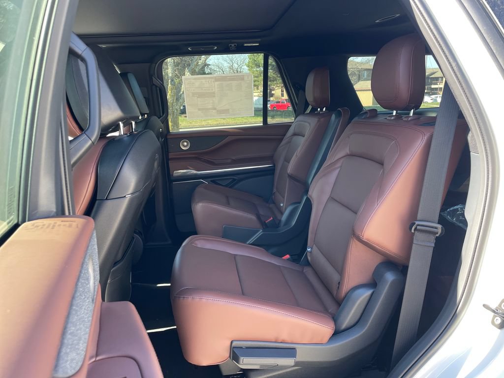 New 2026 Lincoln Navigator Reserve AWD/4WD image 11
