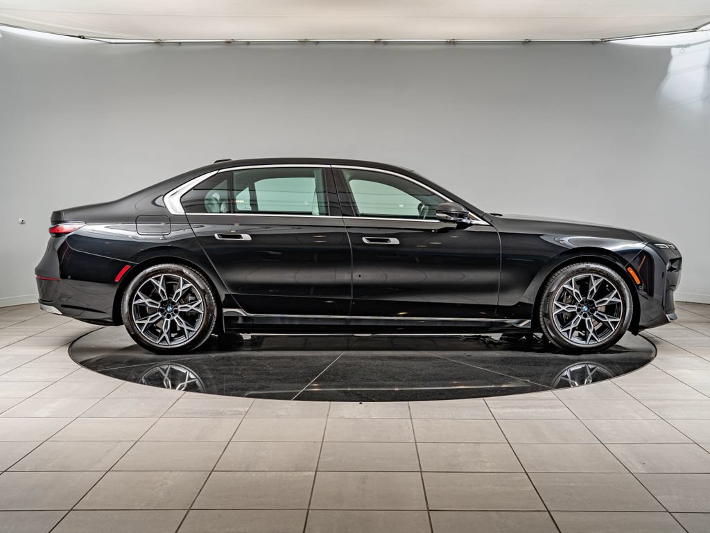 Used 2024 BMW i7 eDrive50 RWD image 4