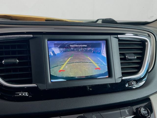 Used 2022 Chrysler Voyager LX image 15