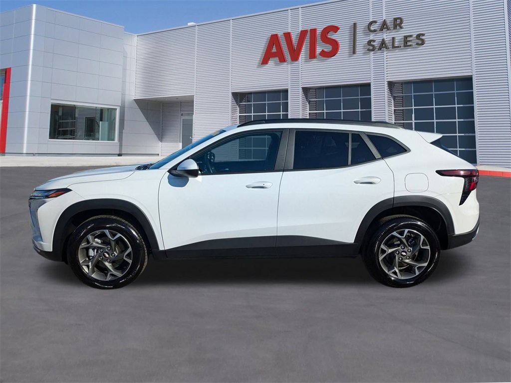 Used 2025 Chevrolet Trax LT w/ LT Convenience Package image 10