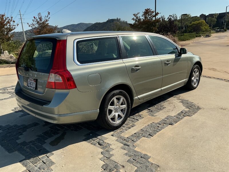 Used 2008 Volvo V70 FWD image 11