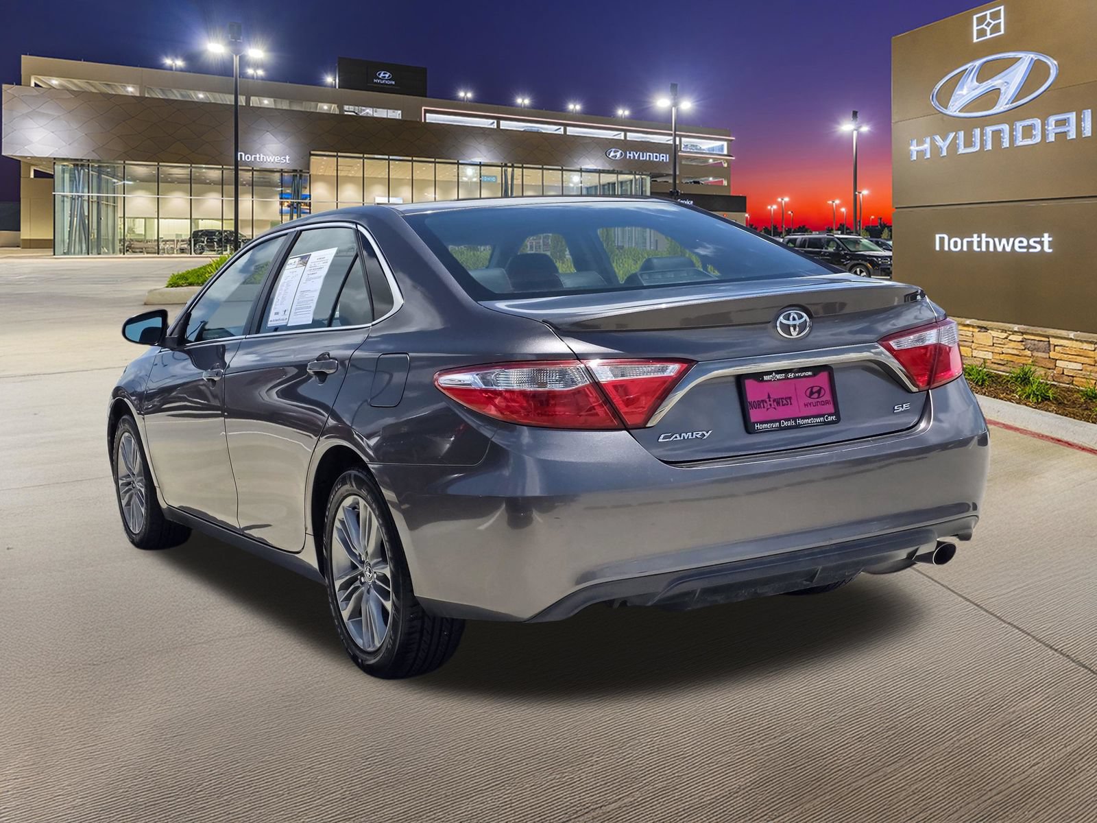 Used 2017 Toyota Camry SE FWD image 9