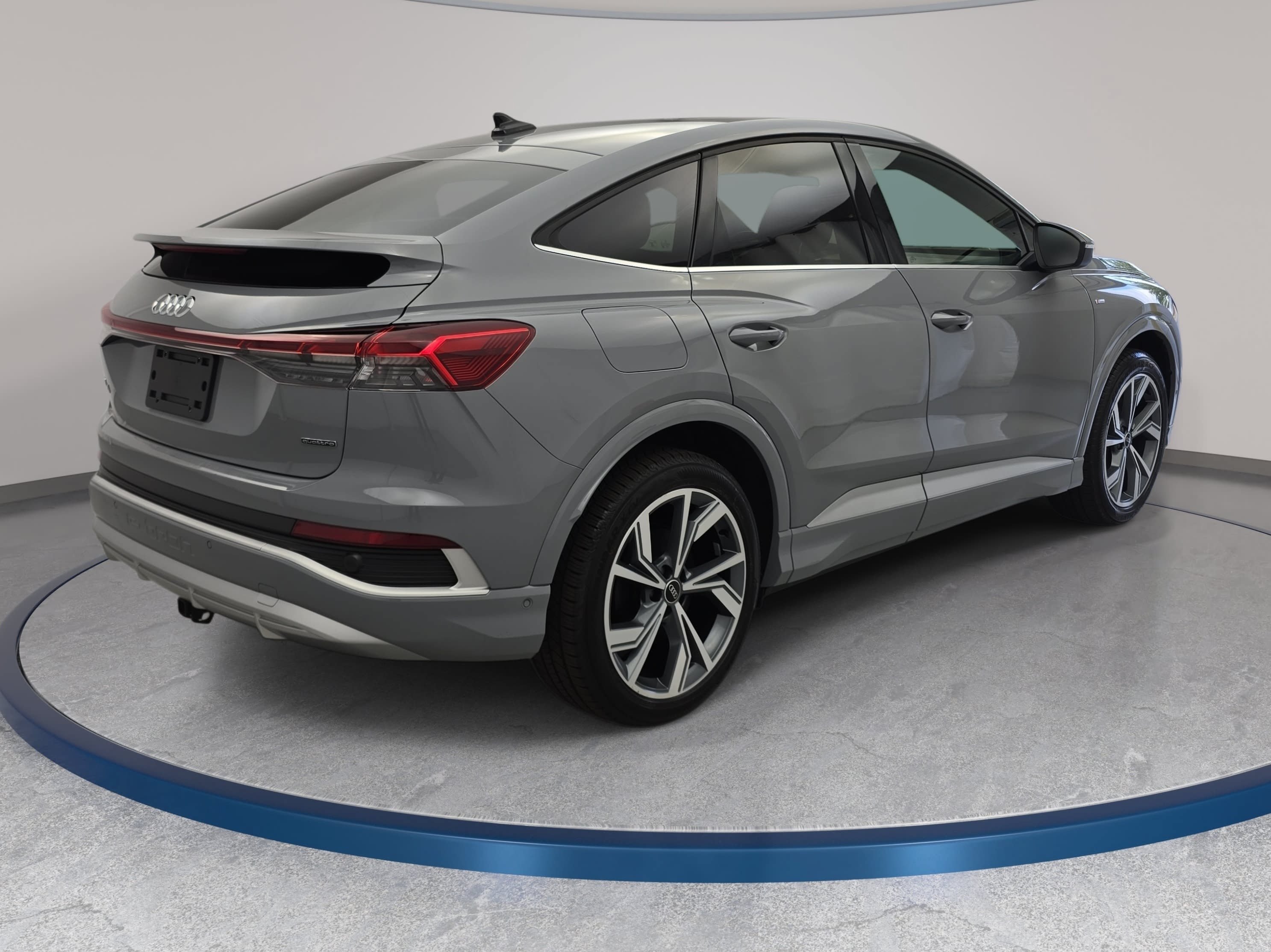 Used 2024 Audi Q4 e-tron Prestige AWD/4WD image 5