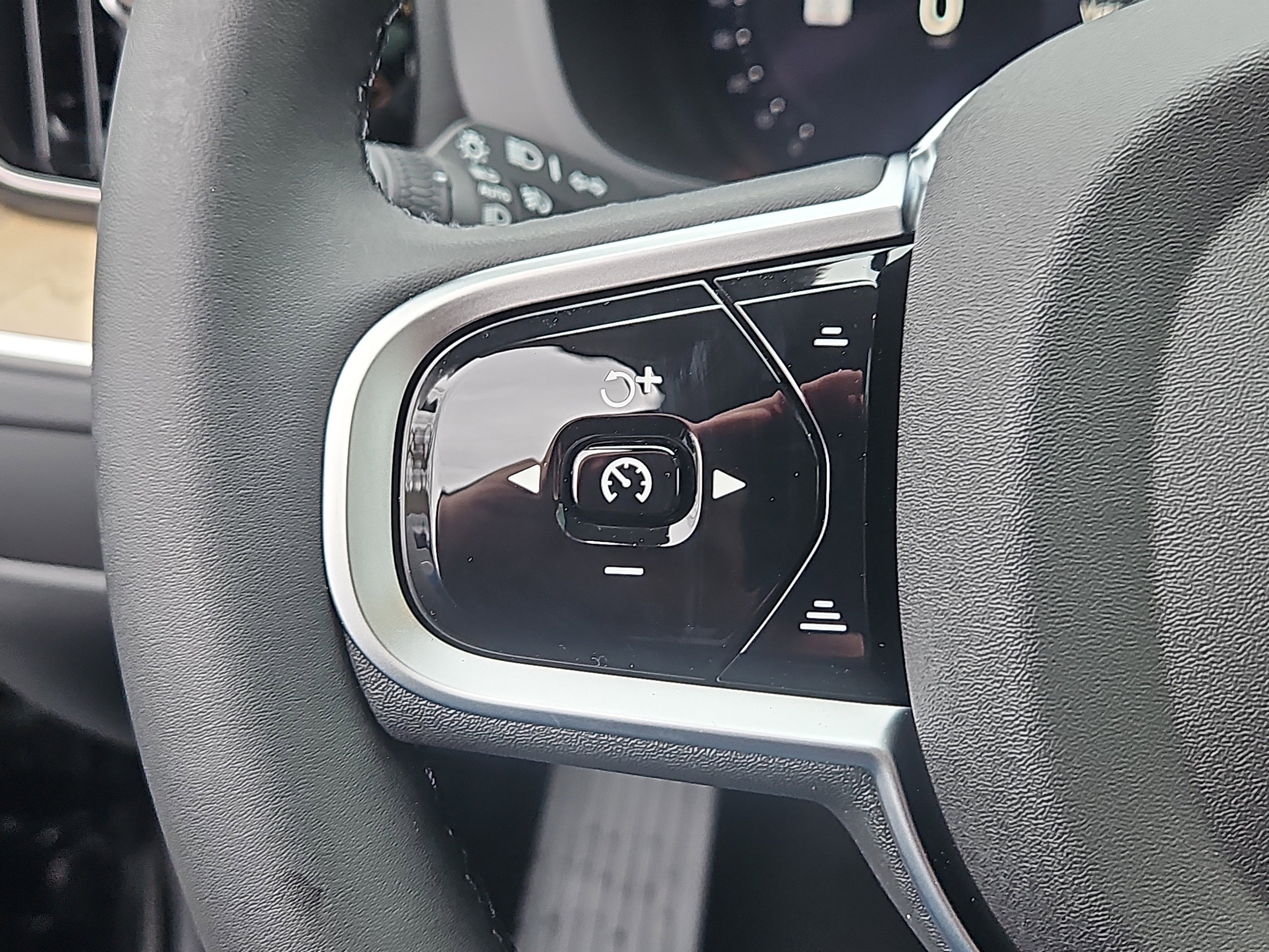 New 2026 Volvo XC60 B5 Plus w/ Protection Package Premier image 14