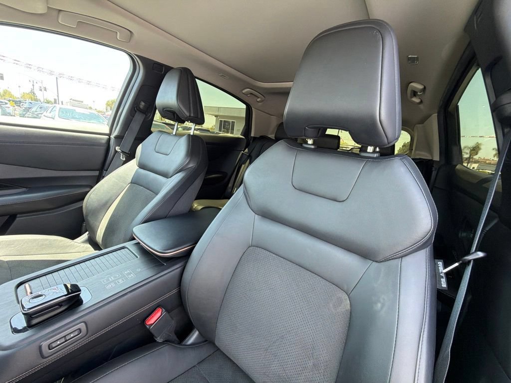 Used 2023 Nissan Ariya FWD image 24