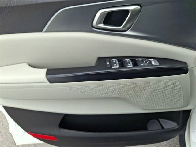 Used 2024 Kia Carnival LX image 14