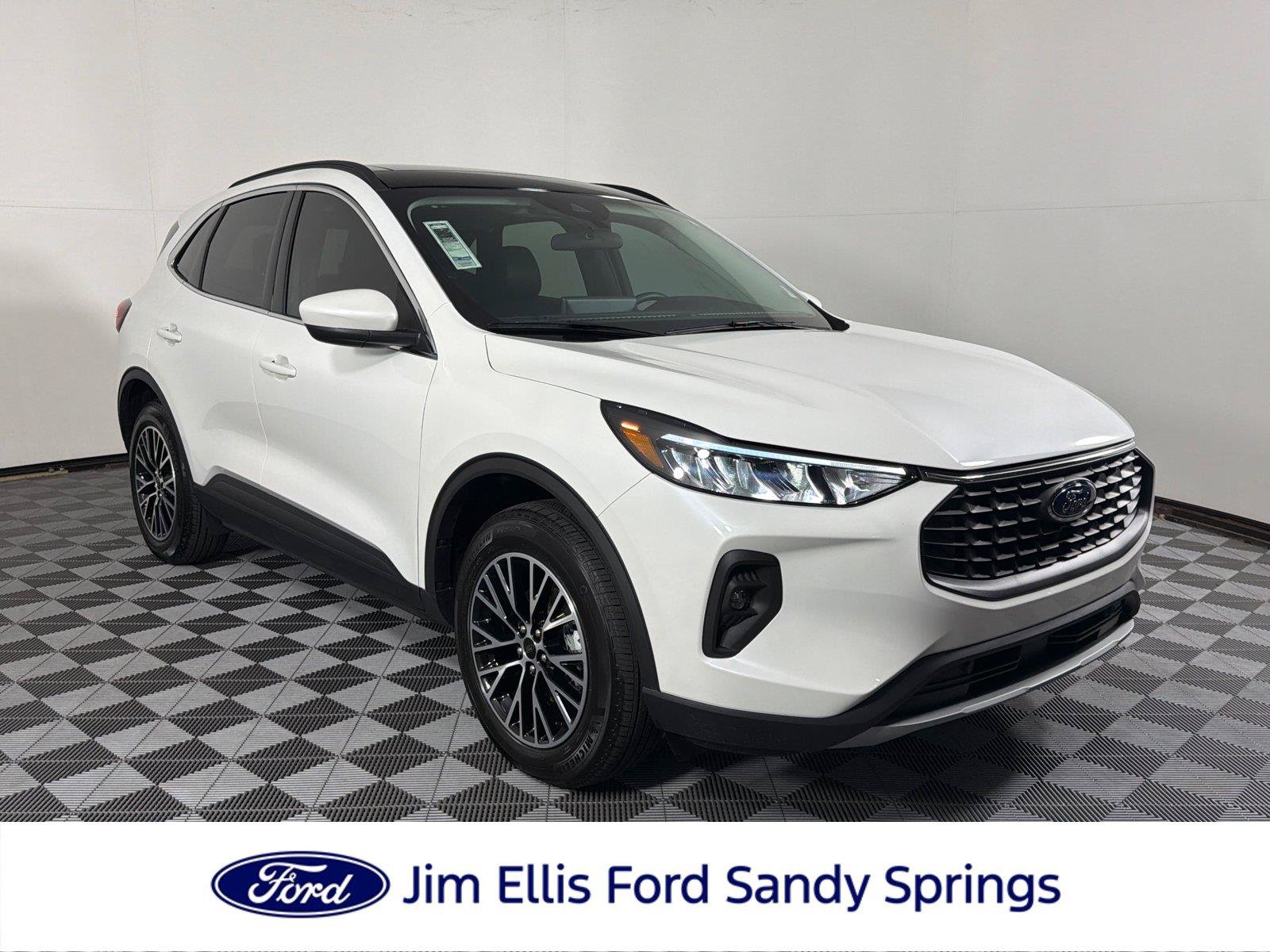 Used 2025 Ford Escape SE FWD image 1